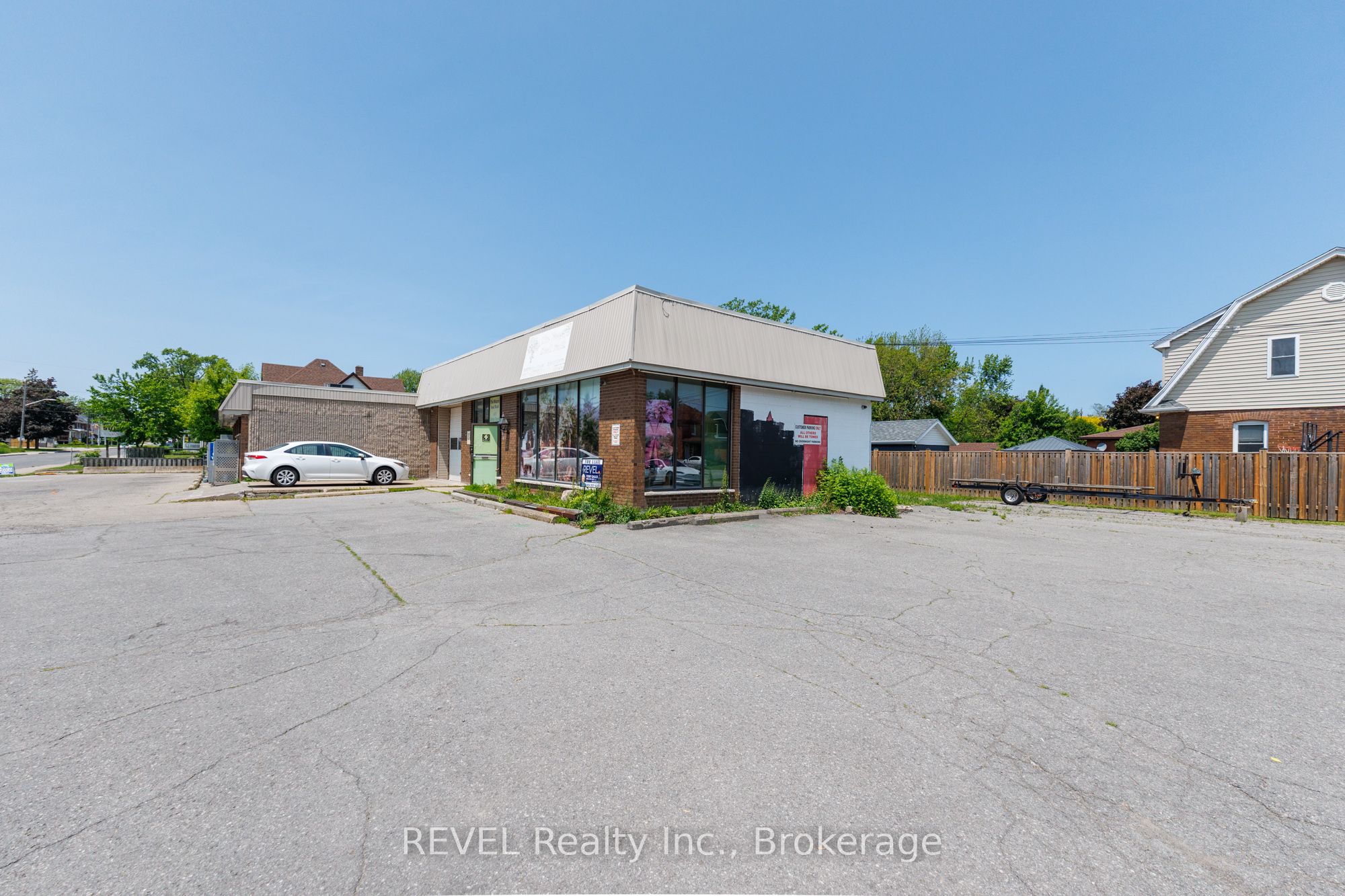 4957 Bridge Street N Property Photo 4