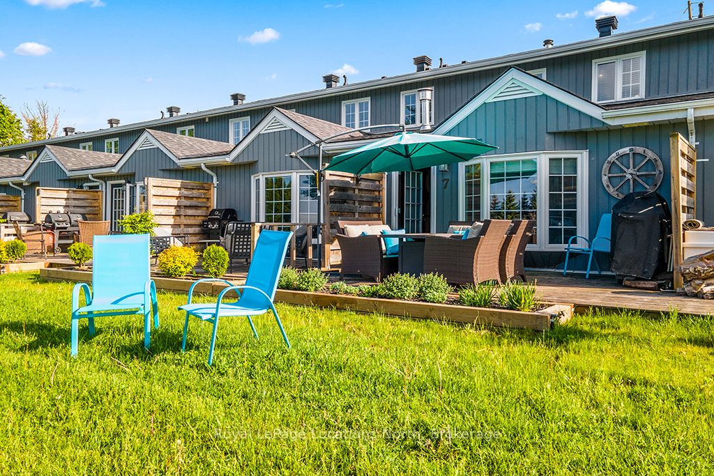 139 Lakeshore Road E 7 Property Photo 1