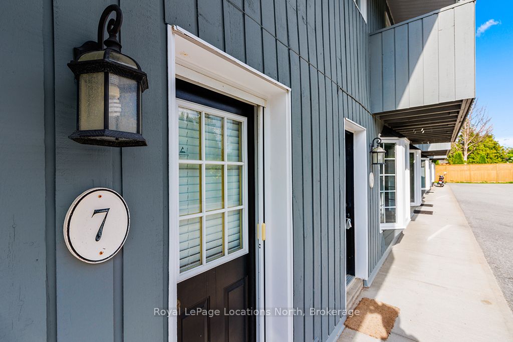 139 Lakeshore Road E 7 Property Photo 4