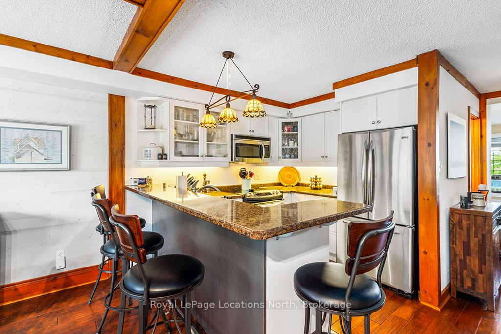 139 Lakeshore Road E 7 Property Photo 8