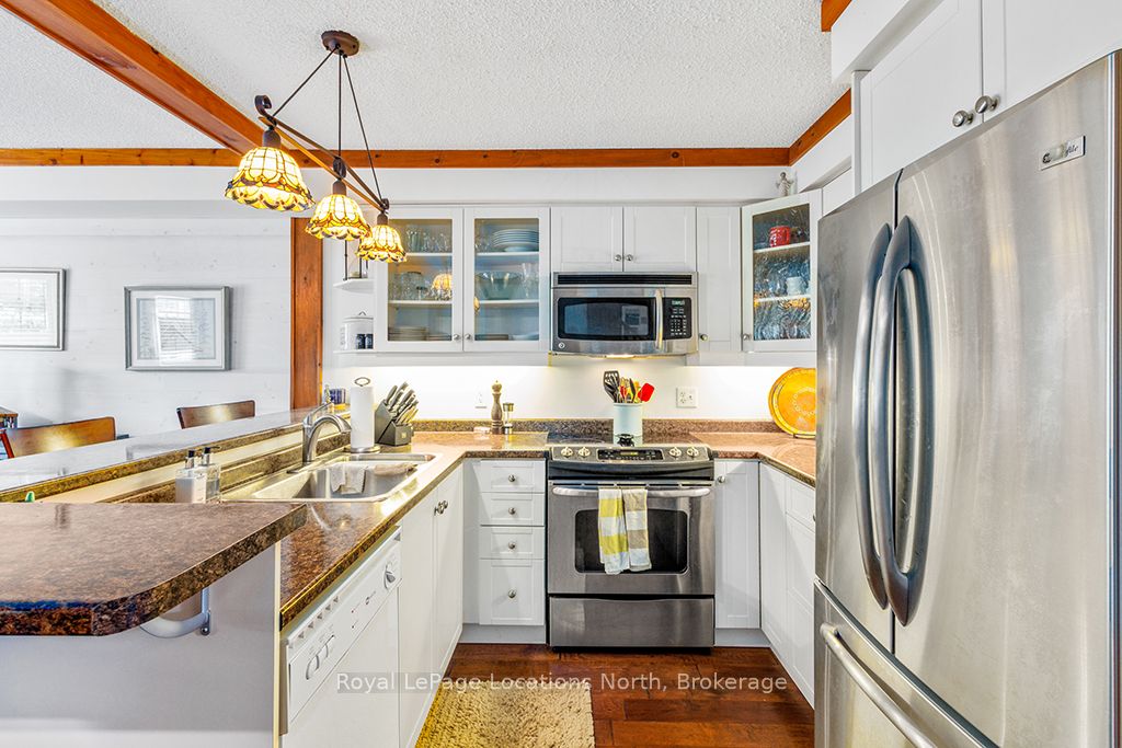 139 Lakeshore Road E 7 Property Photo 9