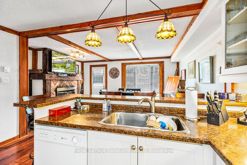 139 Lakeshore Road E 7 Property Photo 10