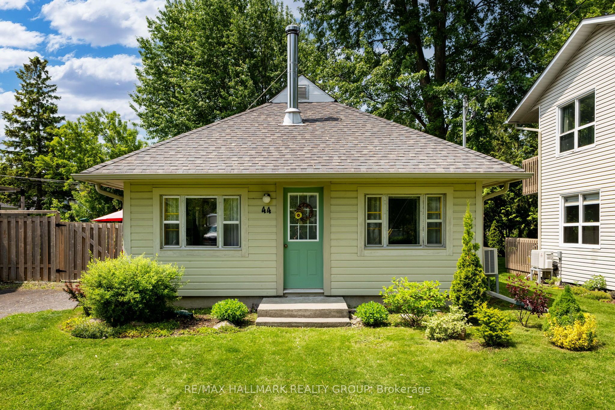44 Kempster Avenue Property Photo 1