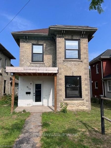 932 Queen Street Property Photo 2