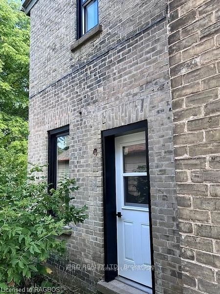 932 Queen Street Property Photo 5