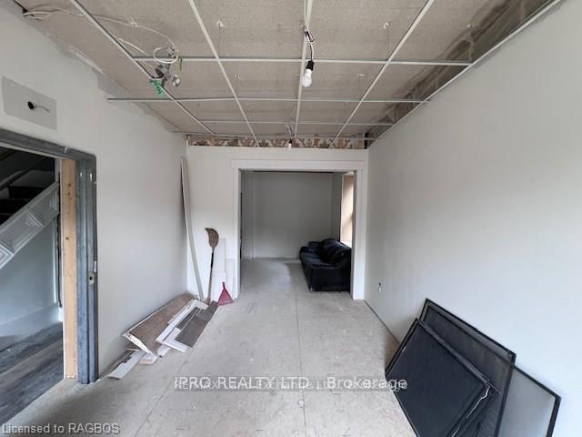 932 Queen Street Property Photo 12
