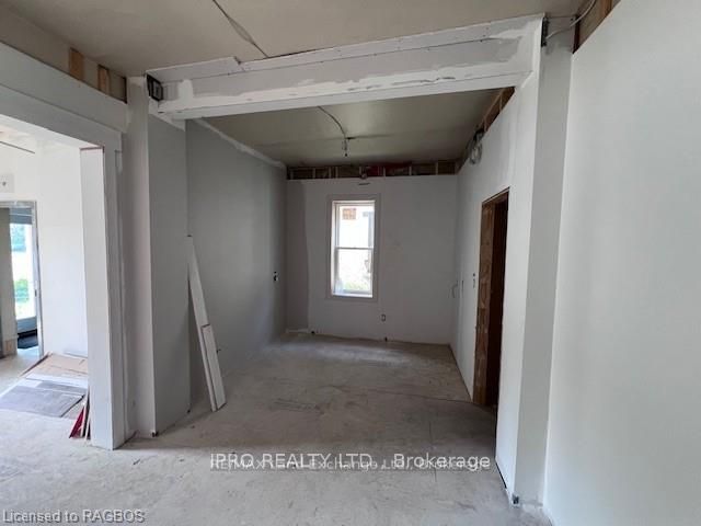 932 Queen Street Property Photo 13