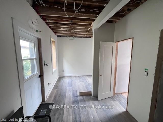 932 Queen Street Property Photo 14