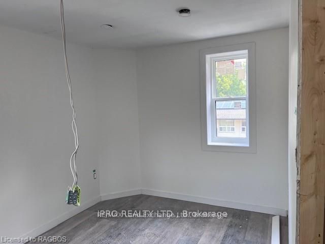 932 Queen Street Property Photo 23