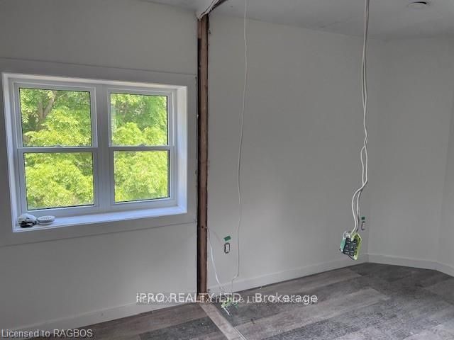 932 Queen Street Property Photo 24