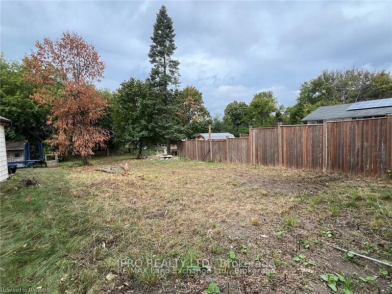 932 Queen Street Property Photo 25