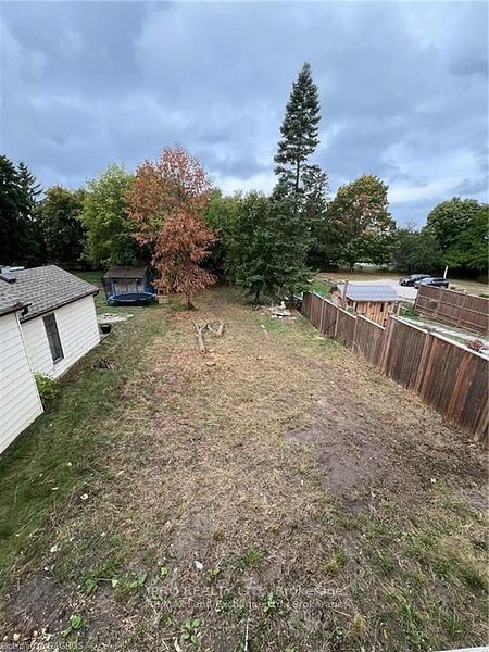 932 Queen Street Property Photo 26