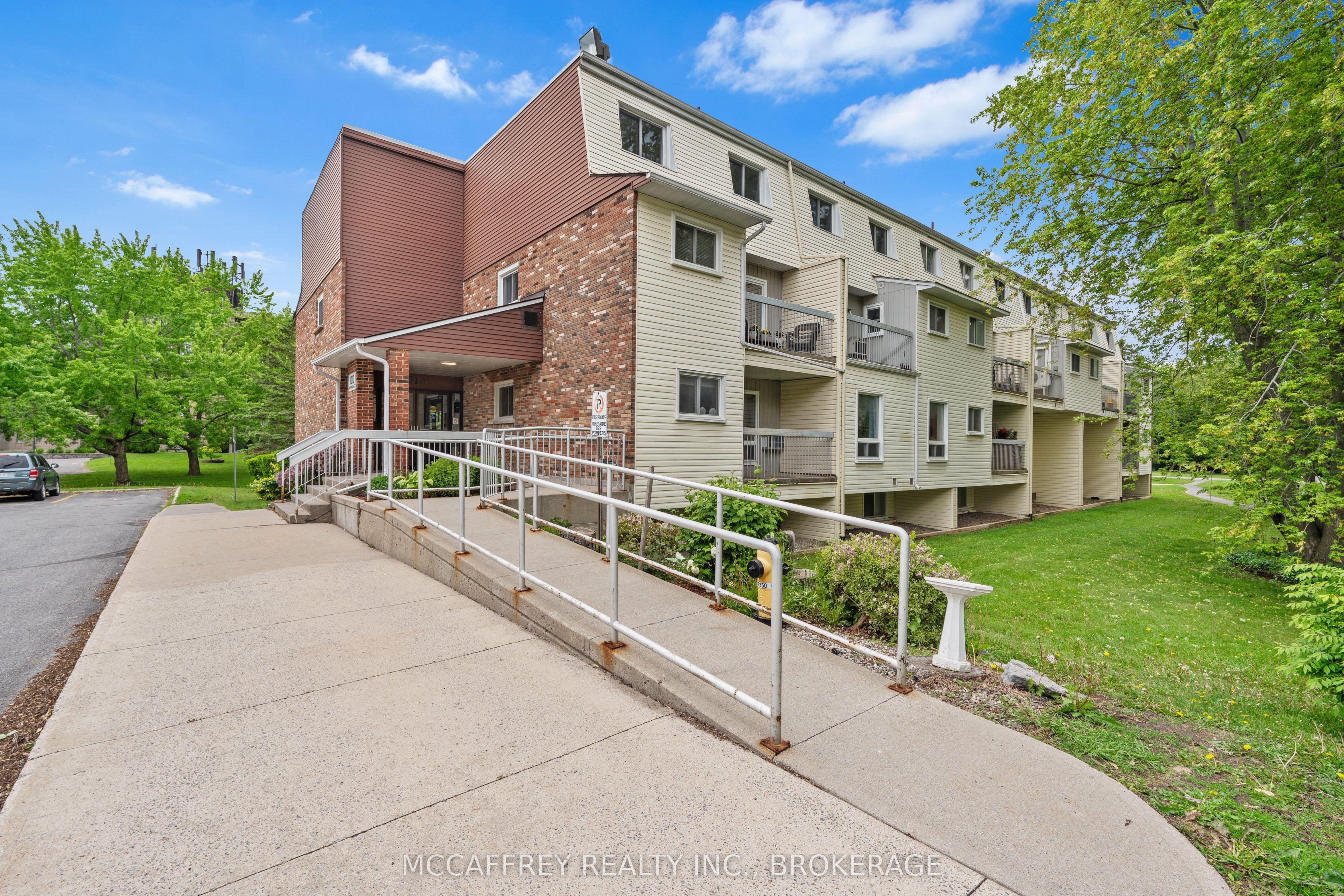 1010 Pembridge Crescent Property Photo 1
