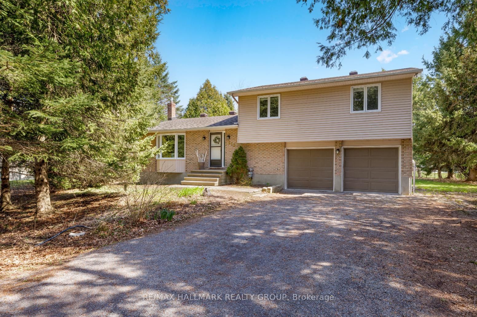 215 Des Bois Drive Property Photo 1
