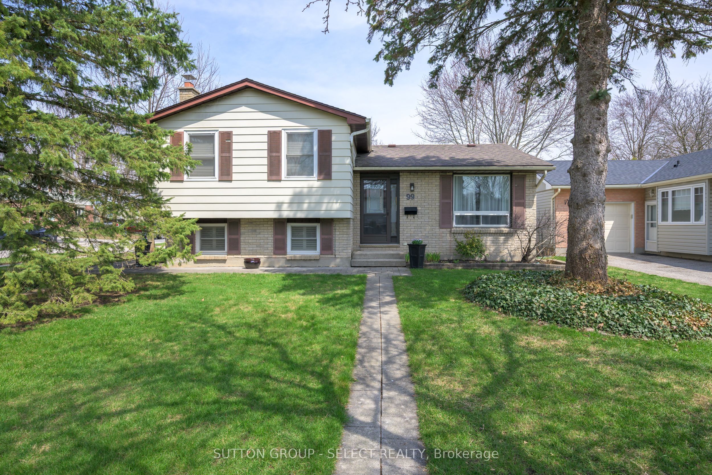 99 Inverary Crescent Property Photo 1