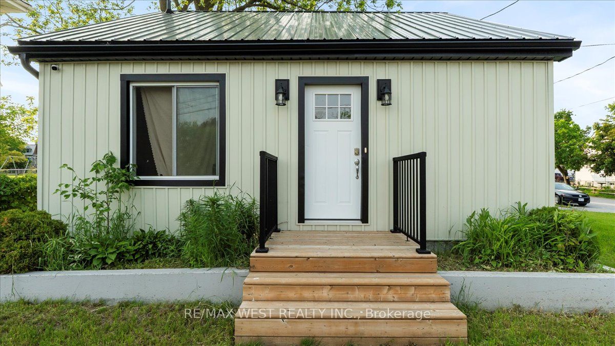 134 Dundas Street W Property Photo 2