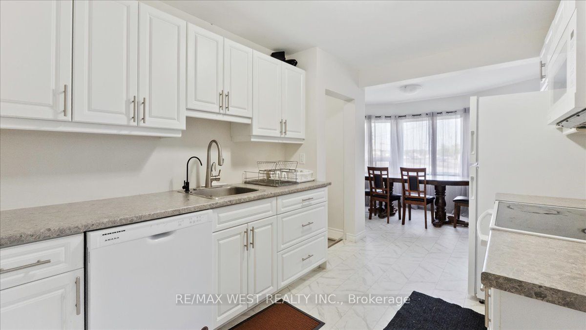 134 Dundas Street W Property Photo 3