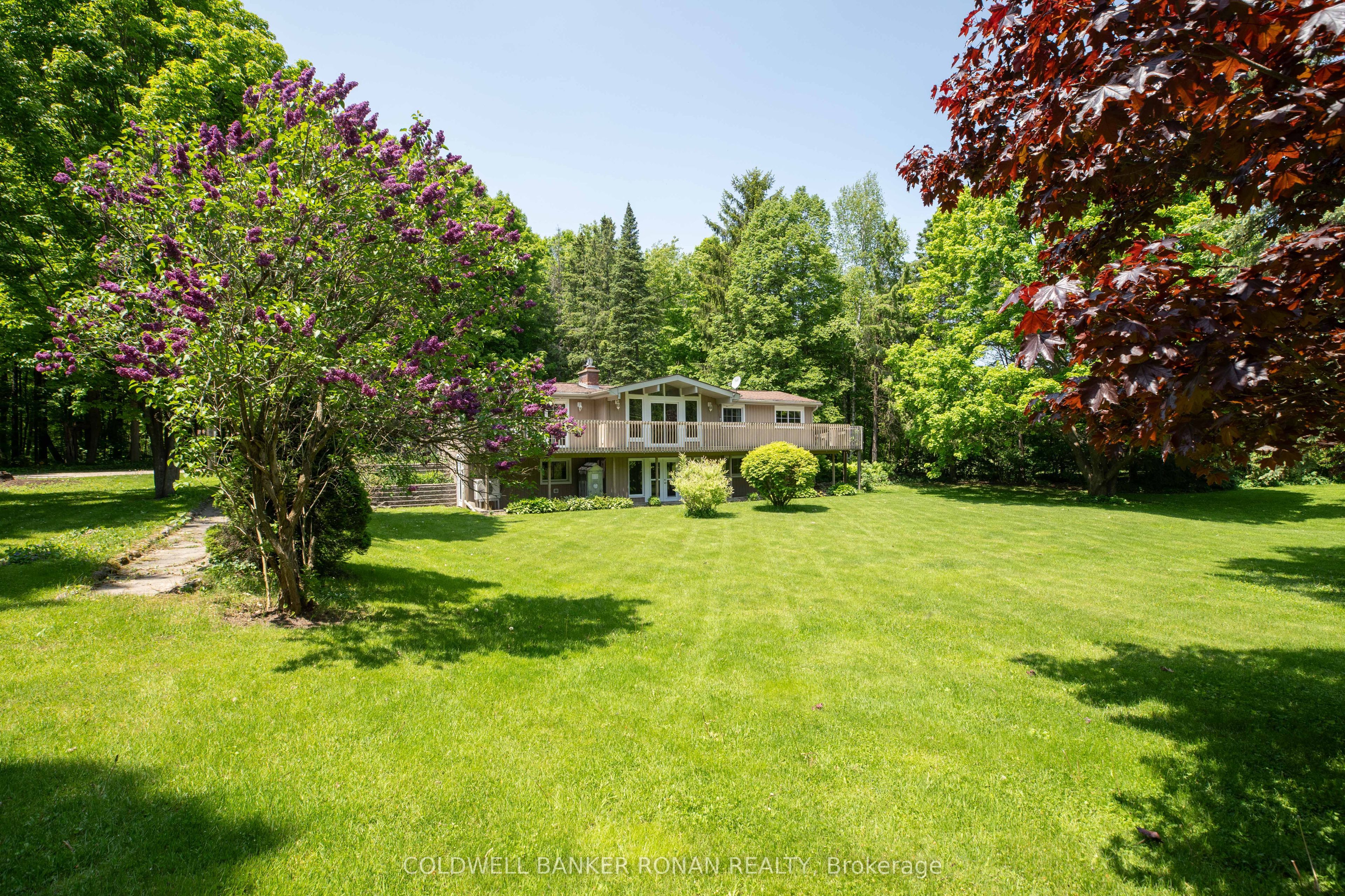 953026 7th Line Property Photo 1