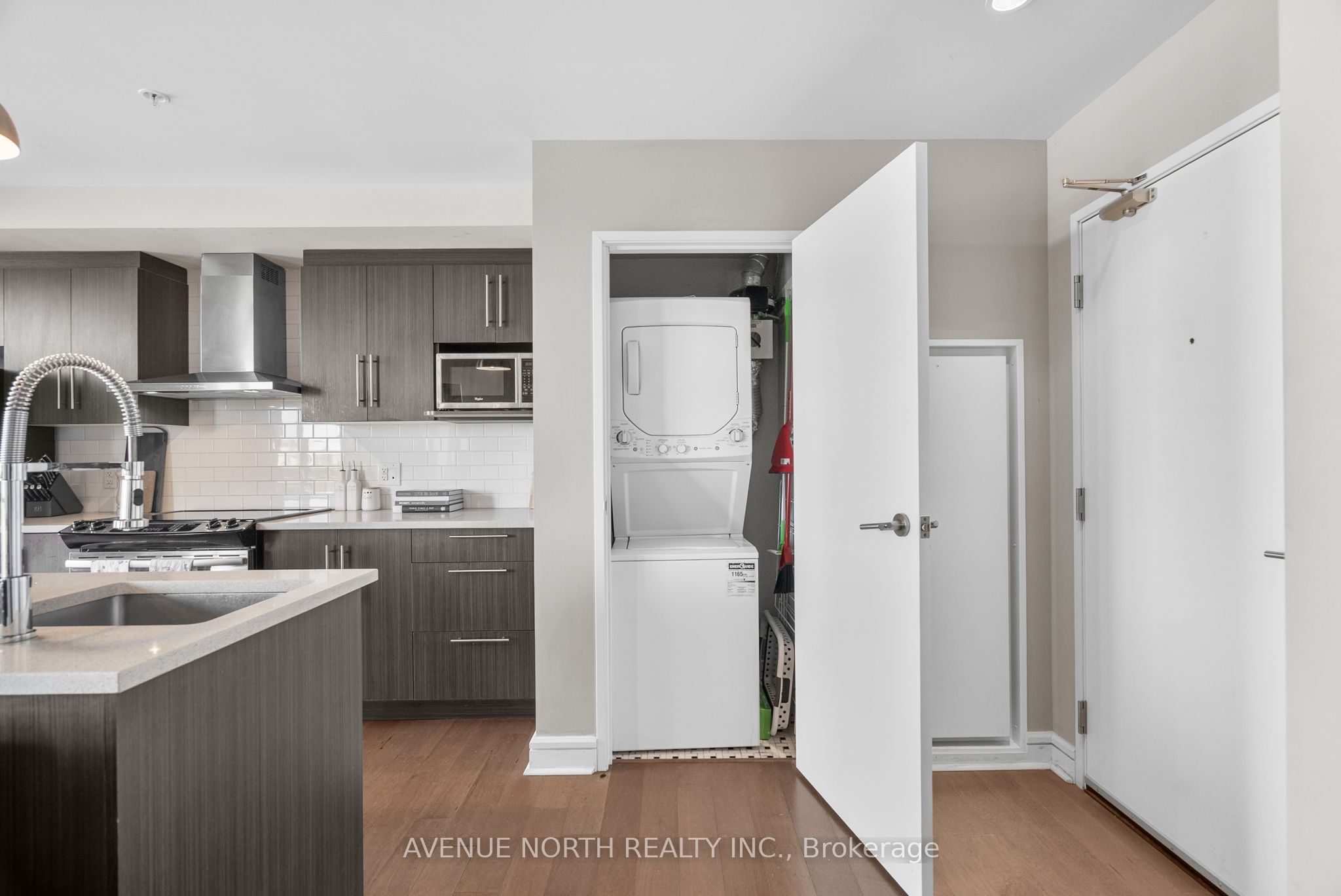 555 Anand Private 806 Property Photo 7