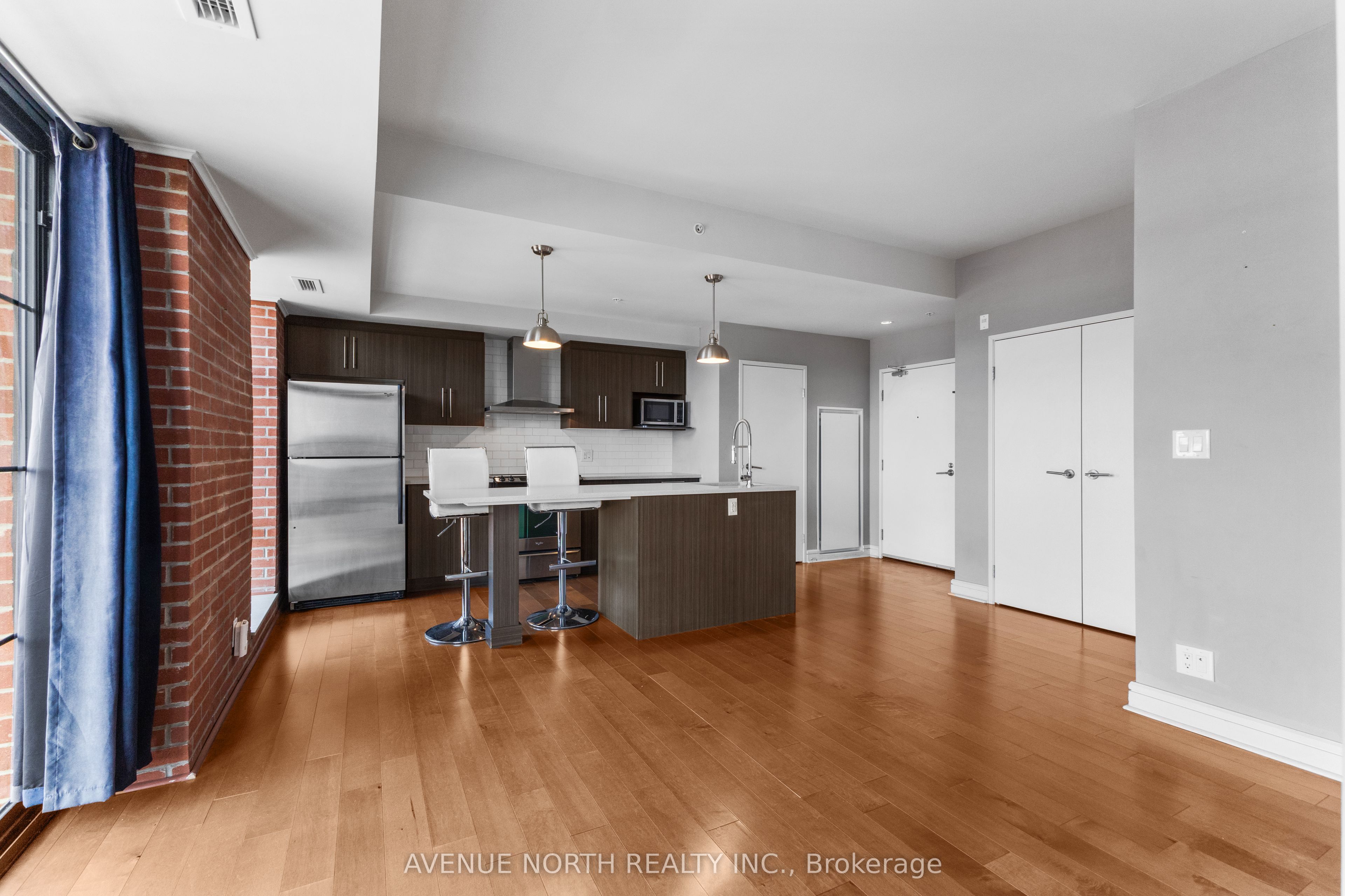 555 Anand Private 806 Property Photo 15