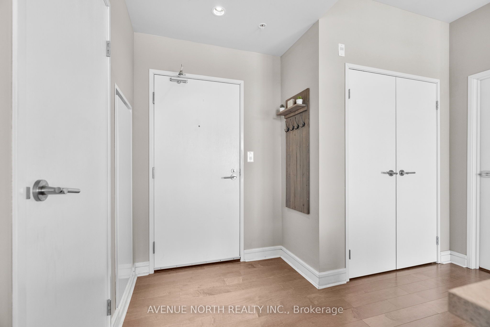 555 Anand Private 806 Property Photo 5