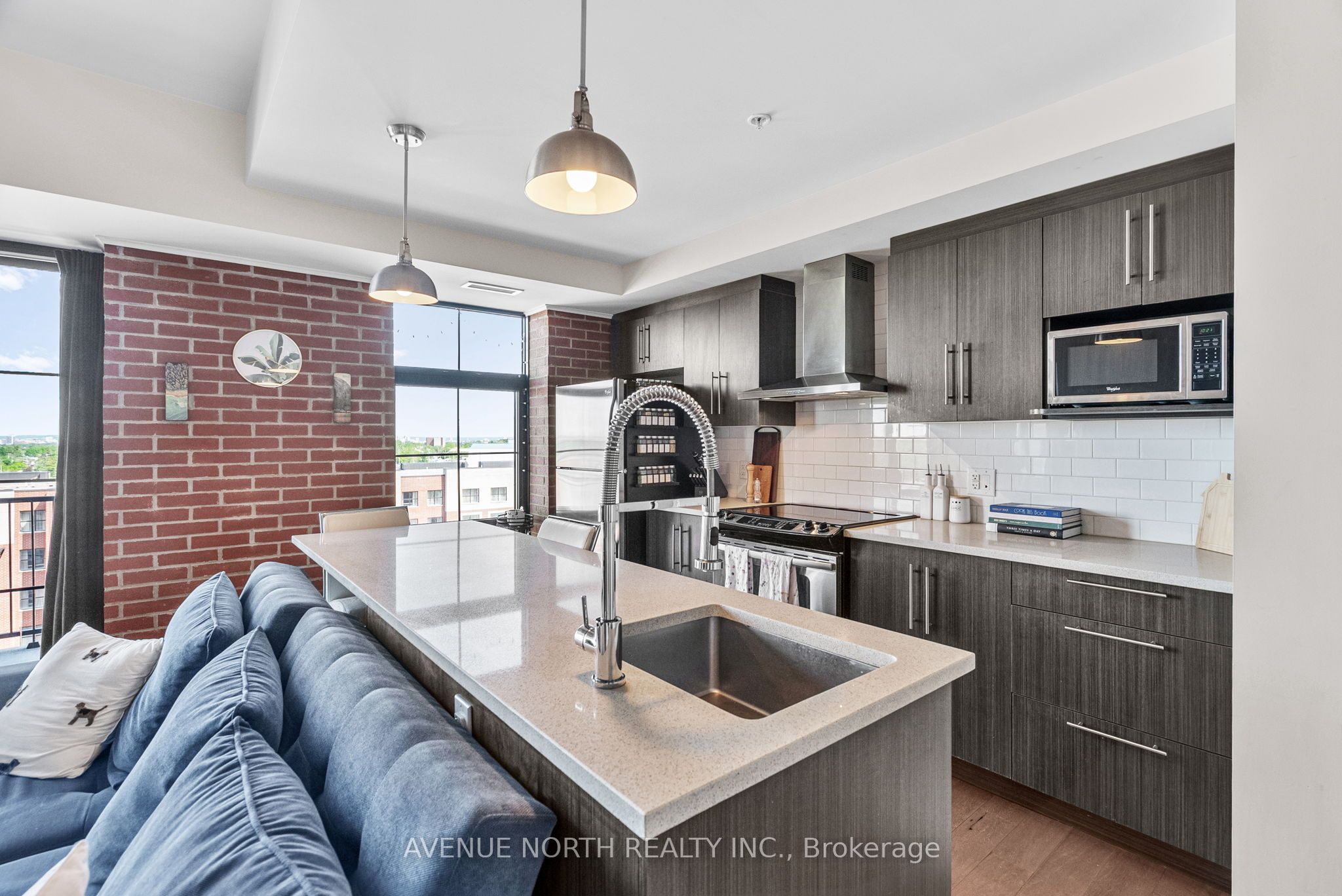 555 Anand Private 806 Property Photo 7