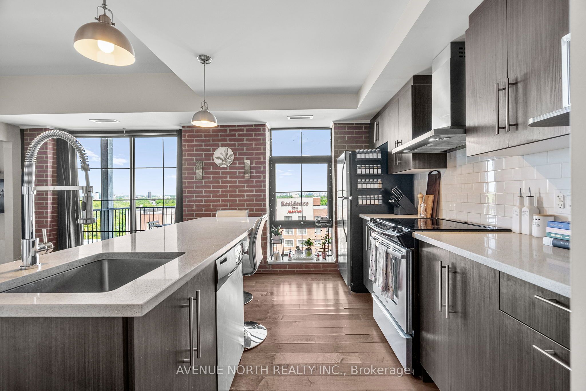 555 Anand Private 806 Property Photo 8
