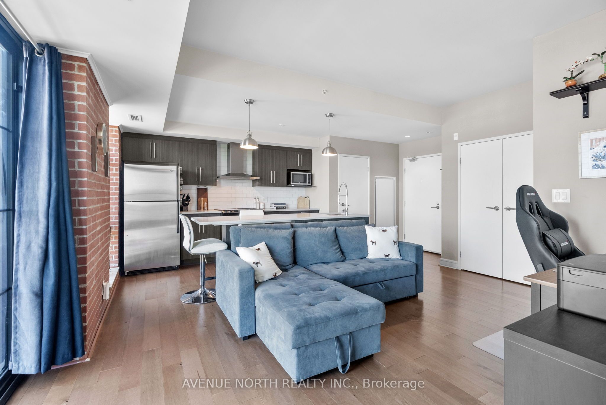555 Anand Private 806 Property Photo 16