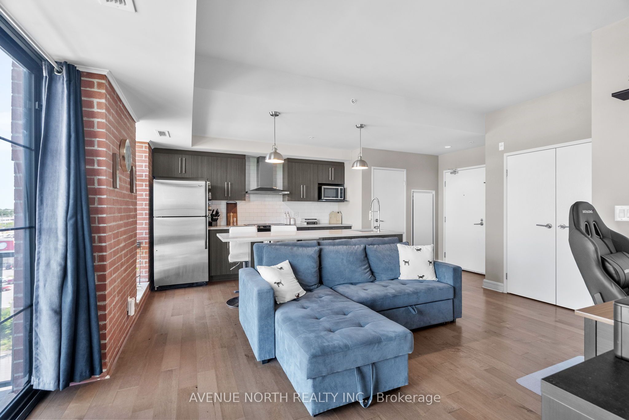 555 Anand Private 806 Property Photo 18