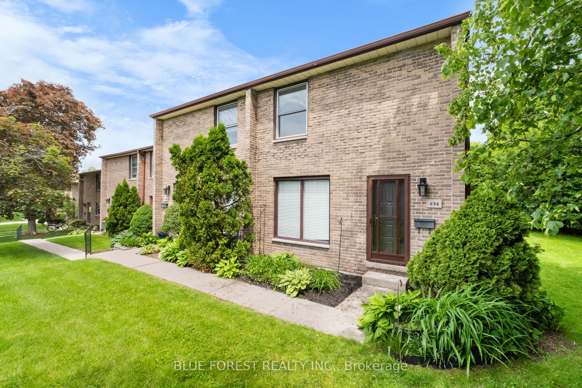 696 Wonderland Road S 15 Property Photo 1