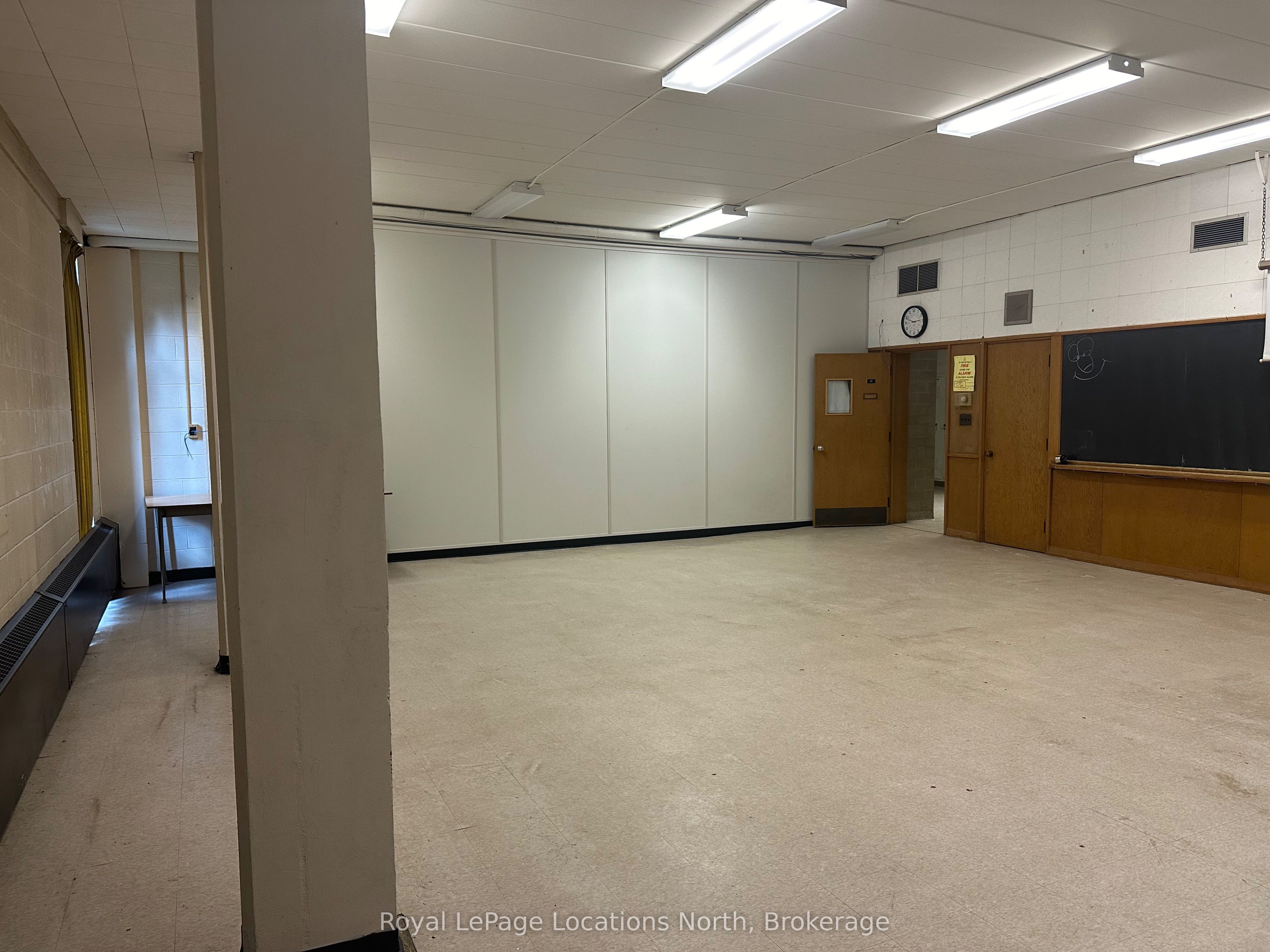 279 St Vincent Street S Property Photo 6