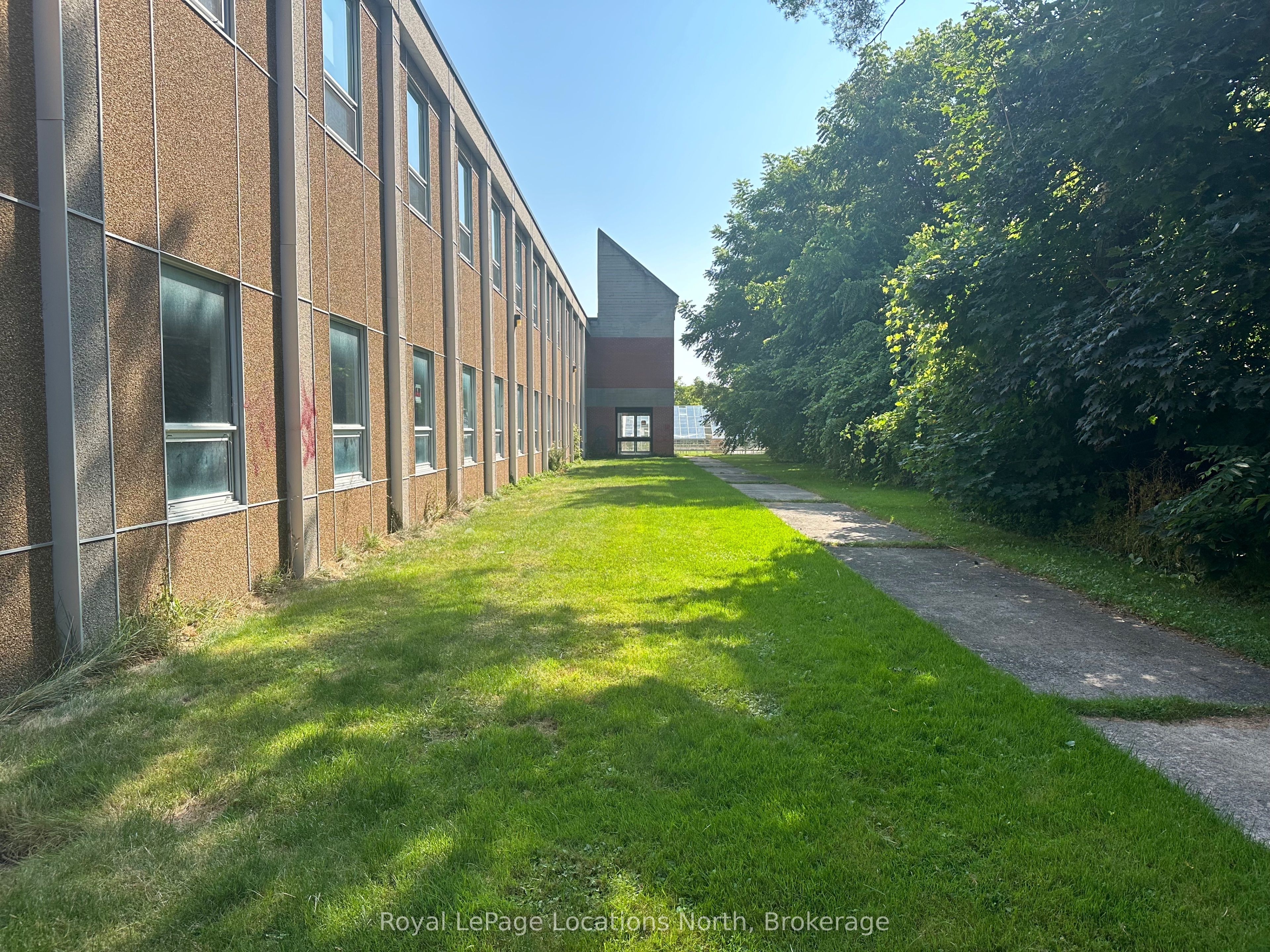 279 St Vincent Street S Property Photo 10
