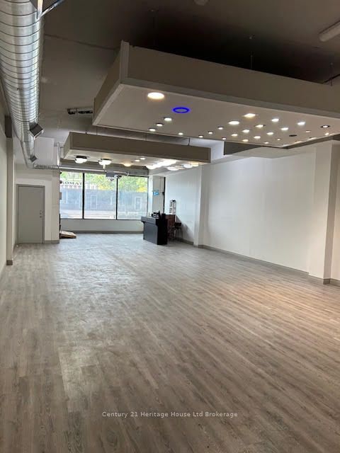 581 Dundas Street Property Photo 3