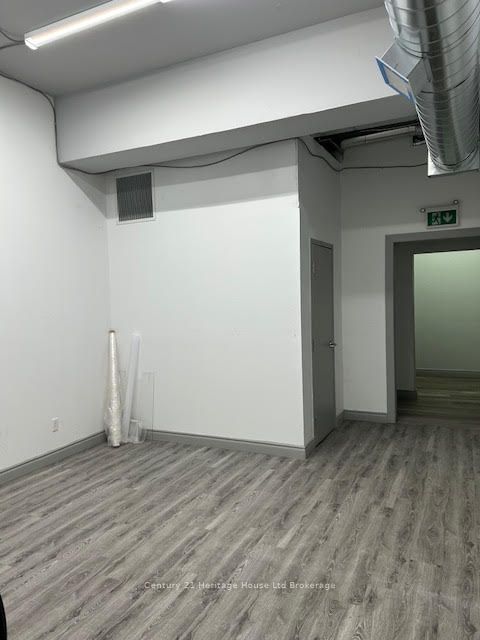 581 Dundas Street Property Photo 5