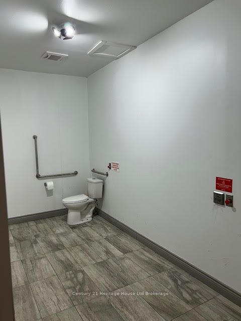 581 Dundas Street Property Photo 6