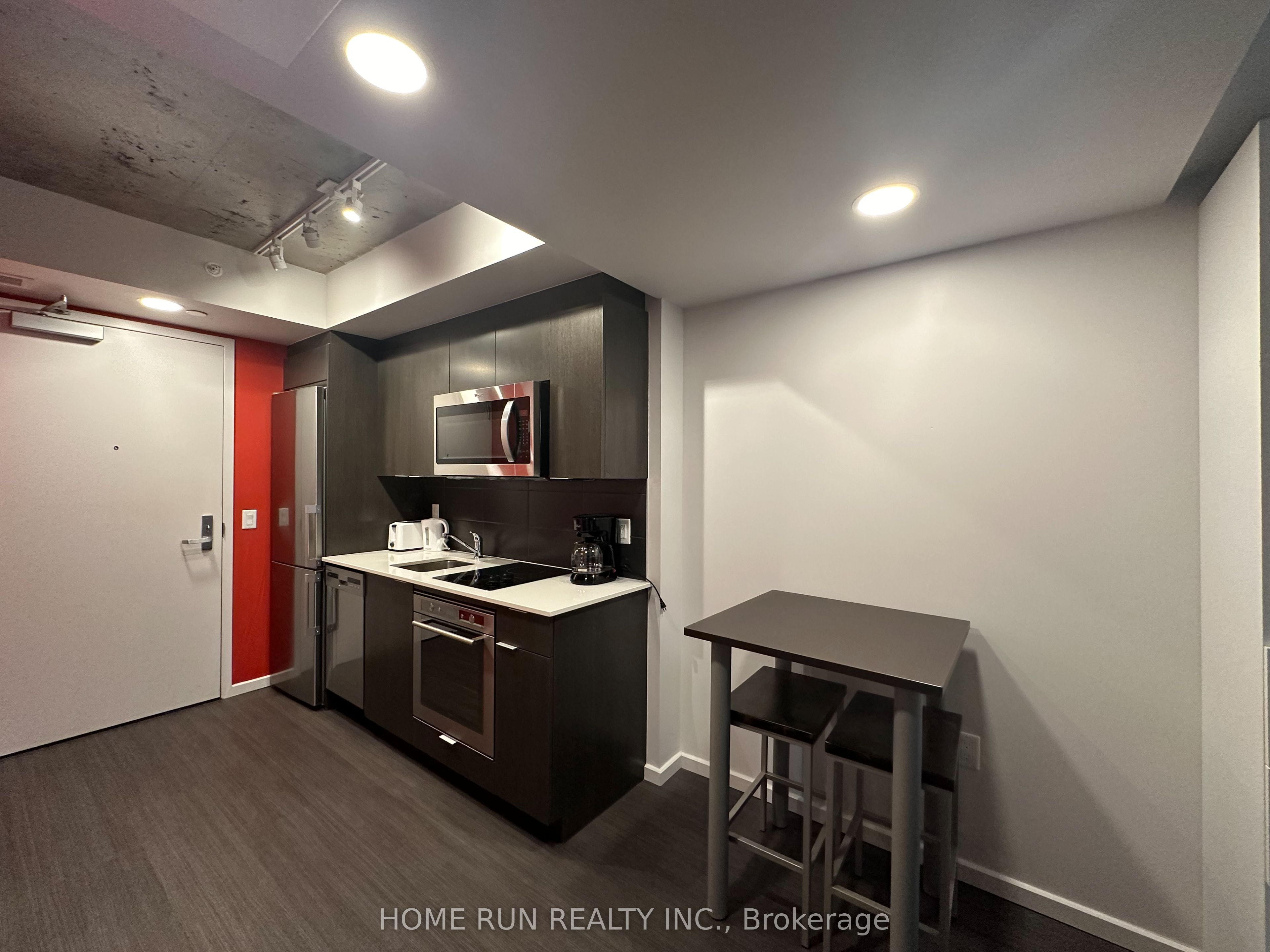 105 Champagne Avenue 1911 Property Photo 8