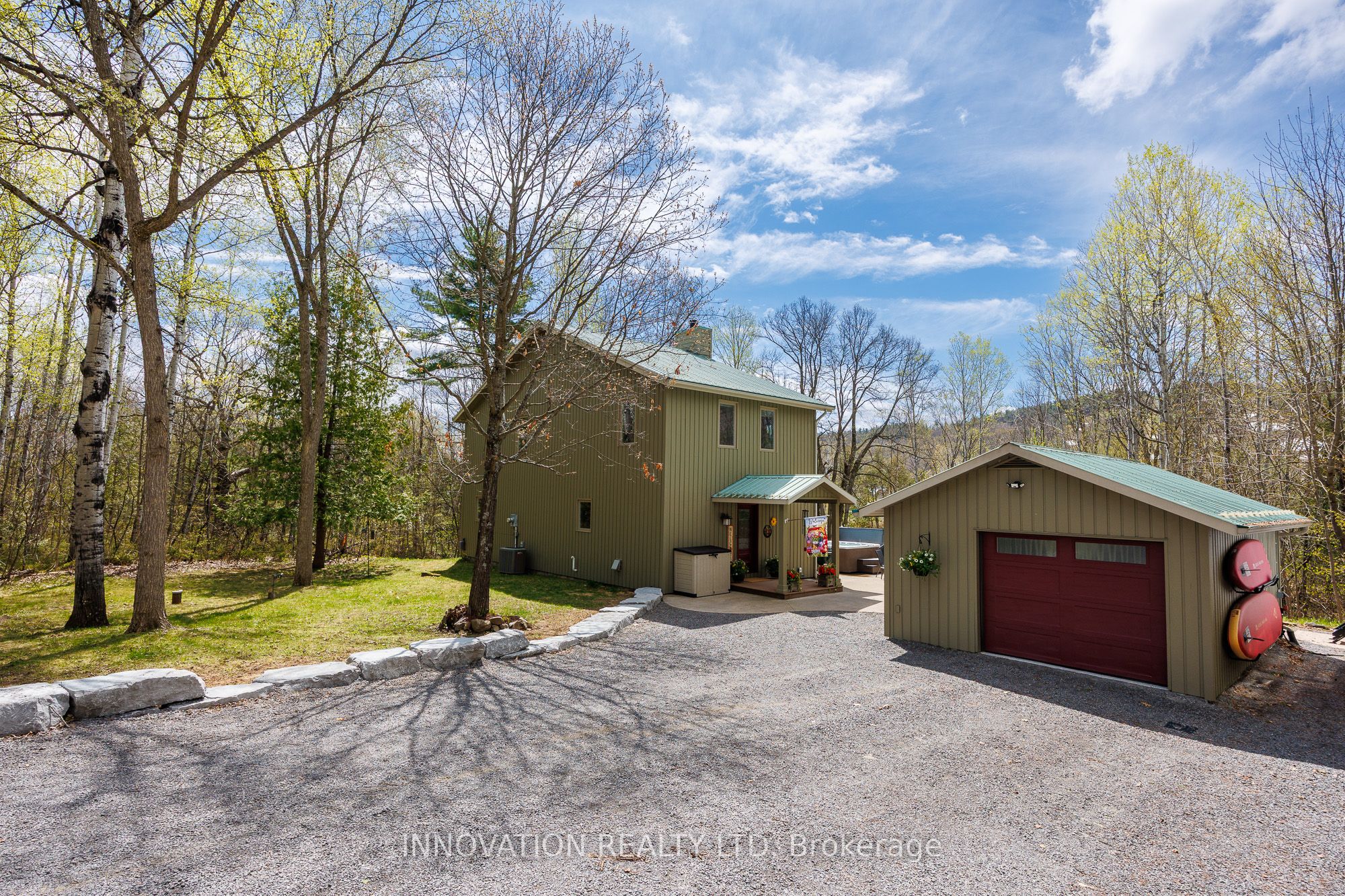 160 Viewmount Dr Property Photo 1
