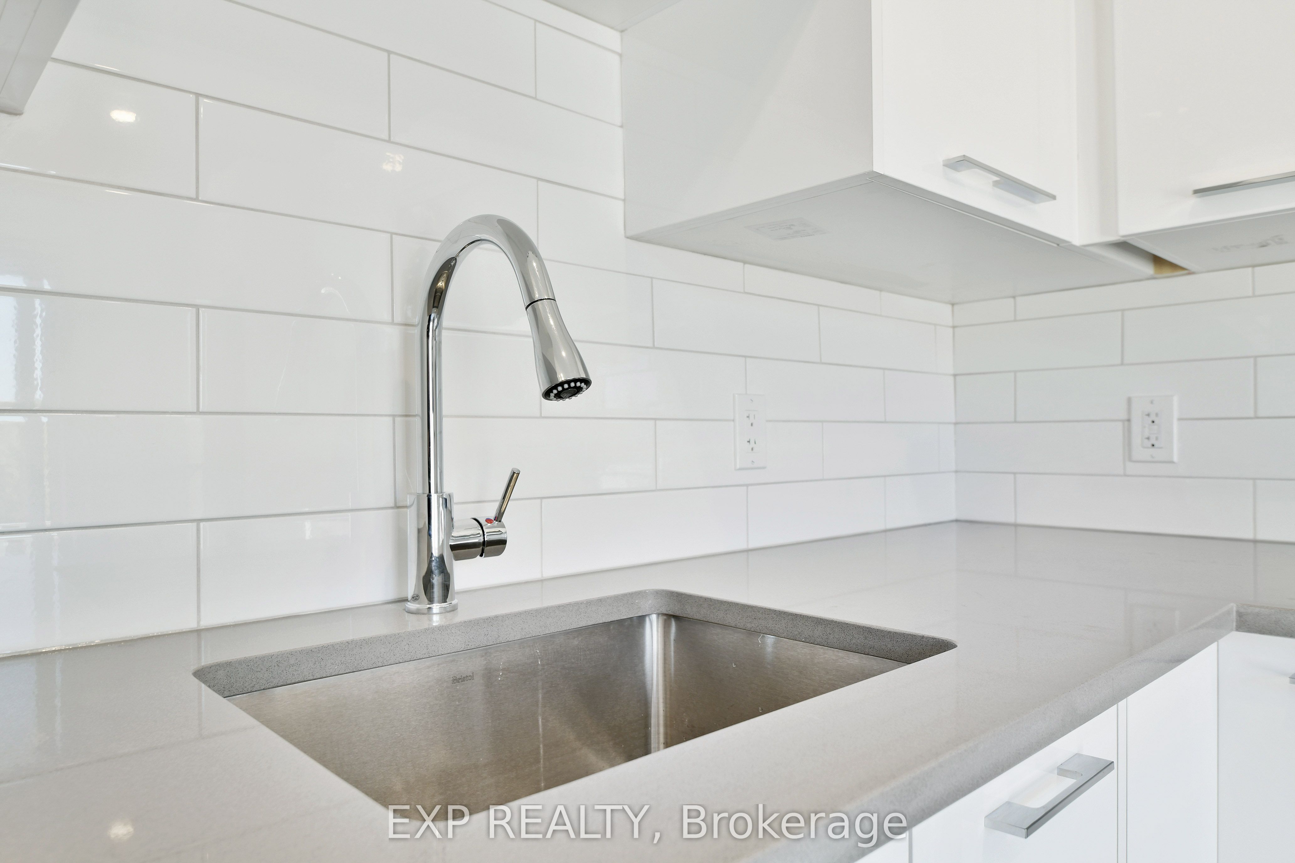 369 Lafontaine Avenue Property Photo 6