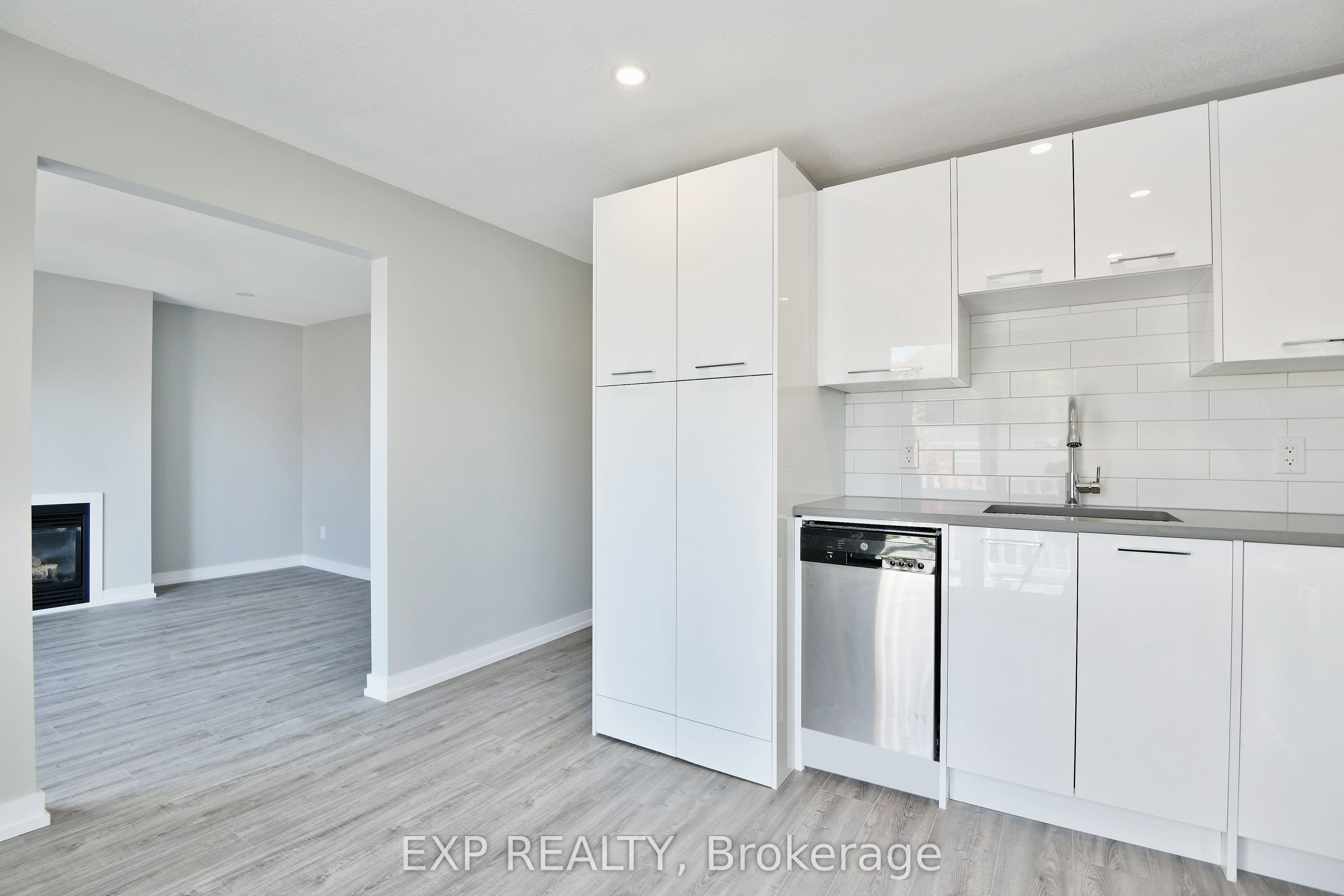 369 Lafontaine Avenue Property Photo 7