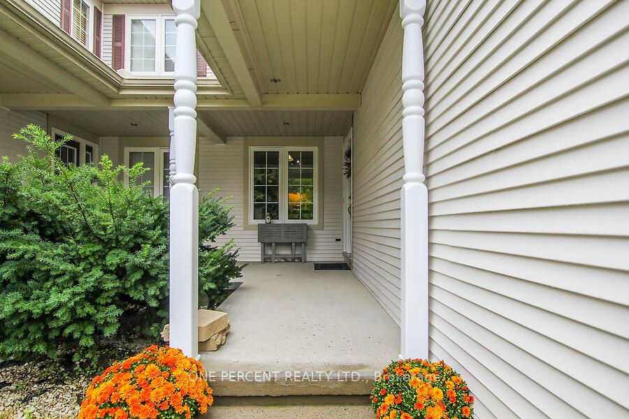 44 Fieldberry Property Photo 2