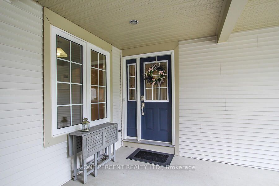44 Fieldberry Property Photo 3