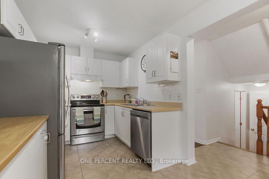 44 Fieldberry Property Photo 6