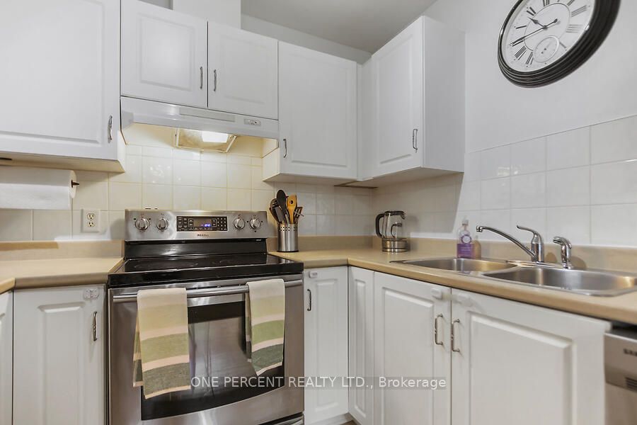 44 Fieldberry Property Photo 8