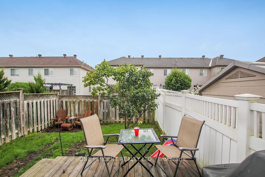 44 Fieldberry Property Photo 25