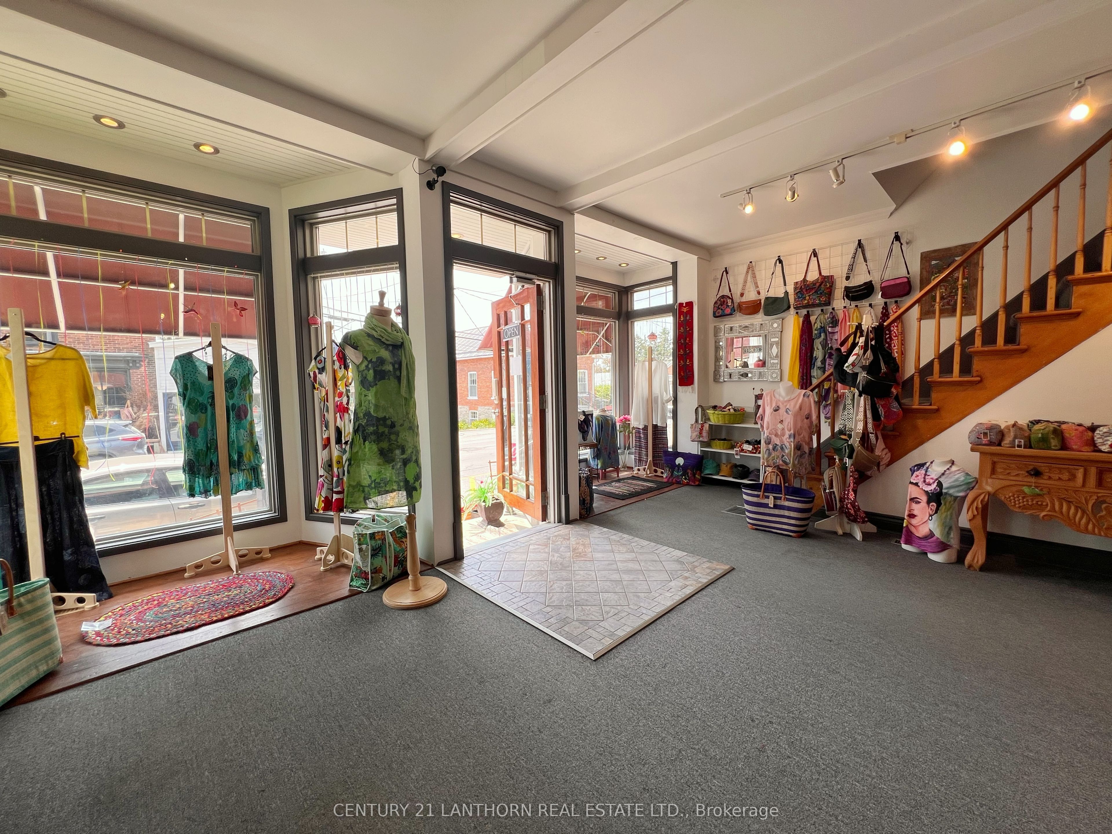 282 Bloomfield Main Street Property Photo 3