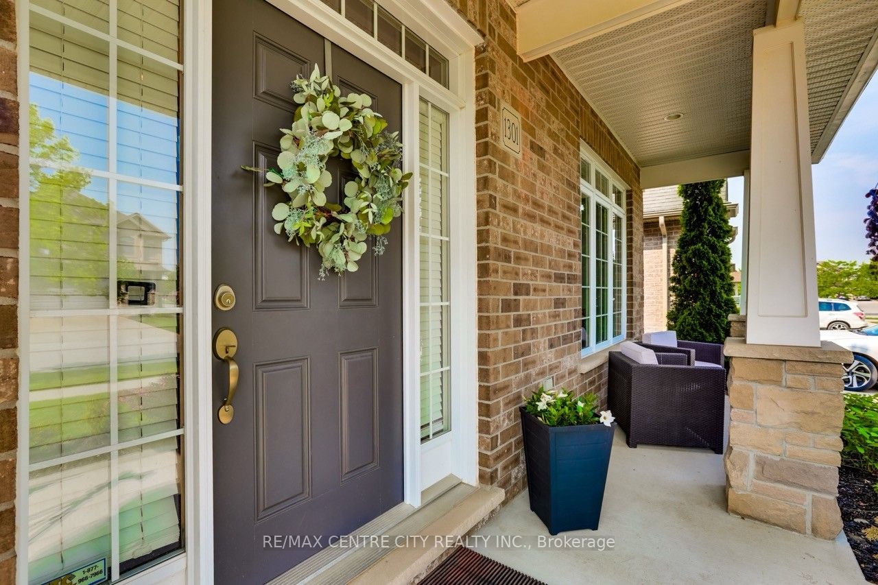1301 Eagletrace Drive Property Photo 4