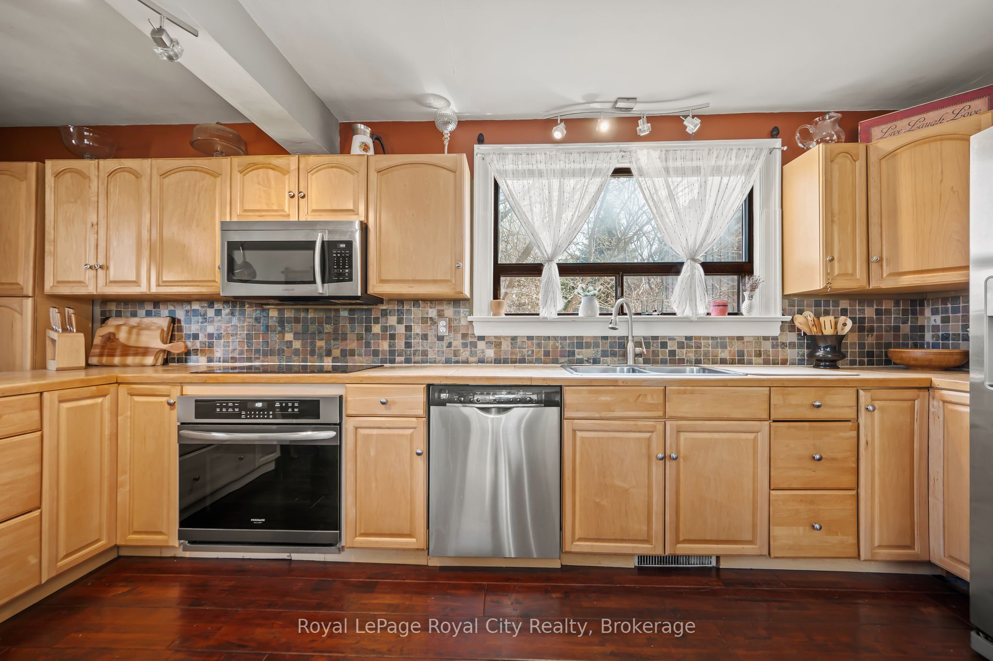 73 Queen Street Property Photo 8