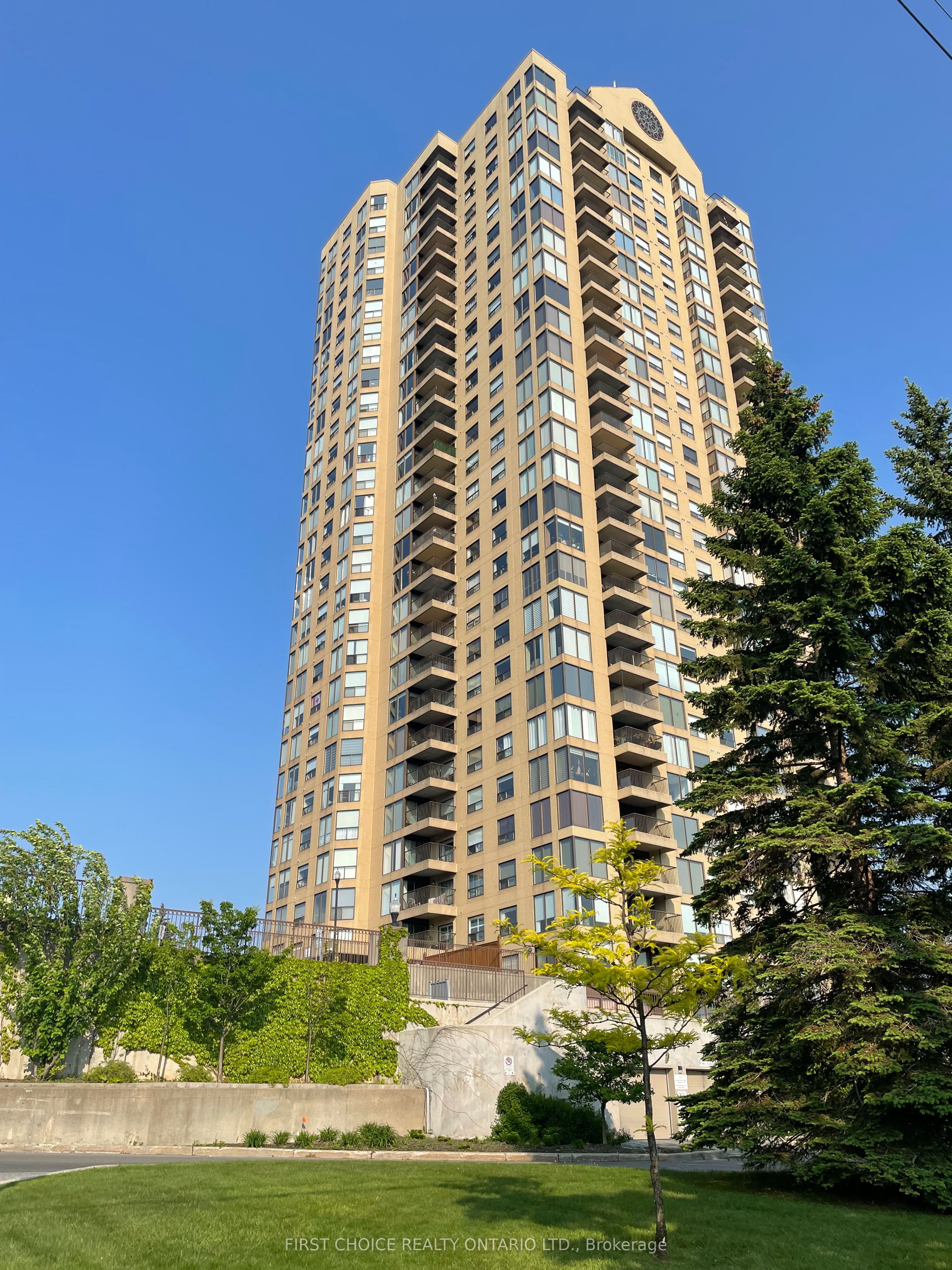 #807 - 545 St Laurent Boulevard