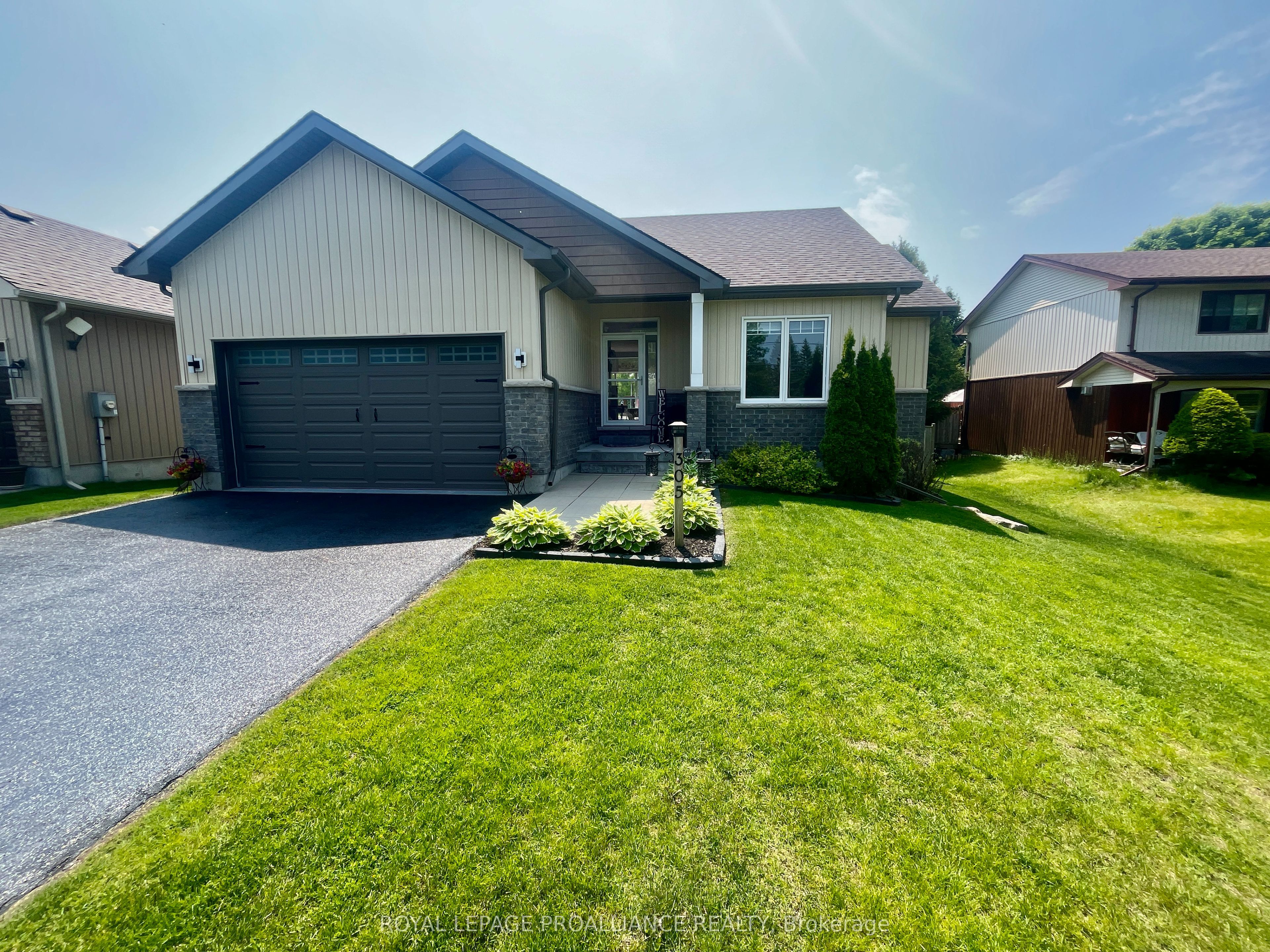 305 Raglan Street Property Photo 1