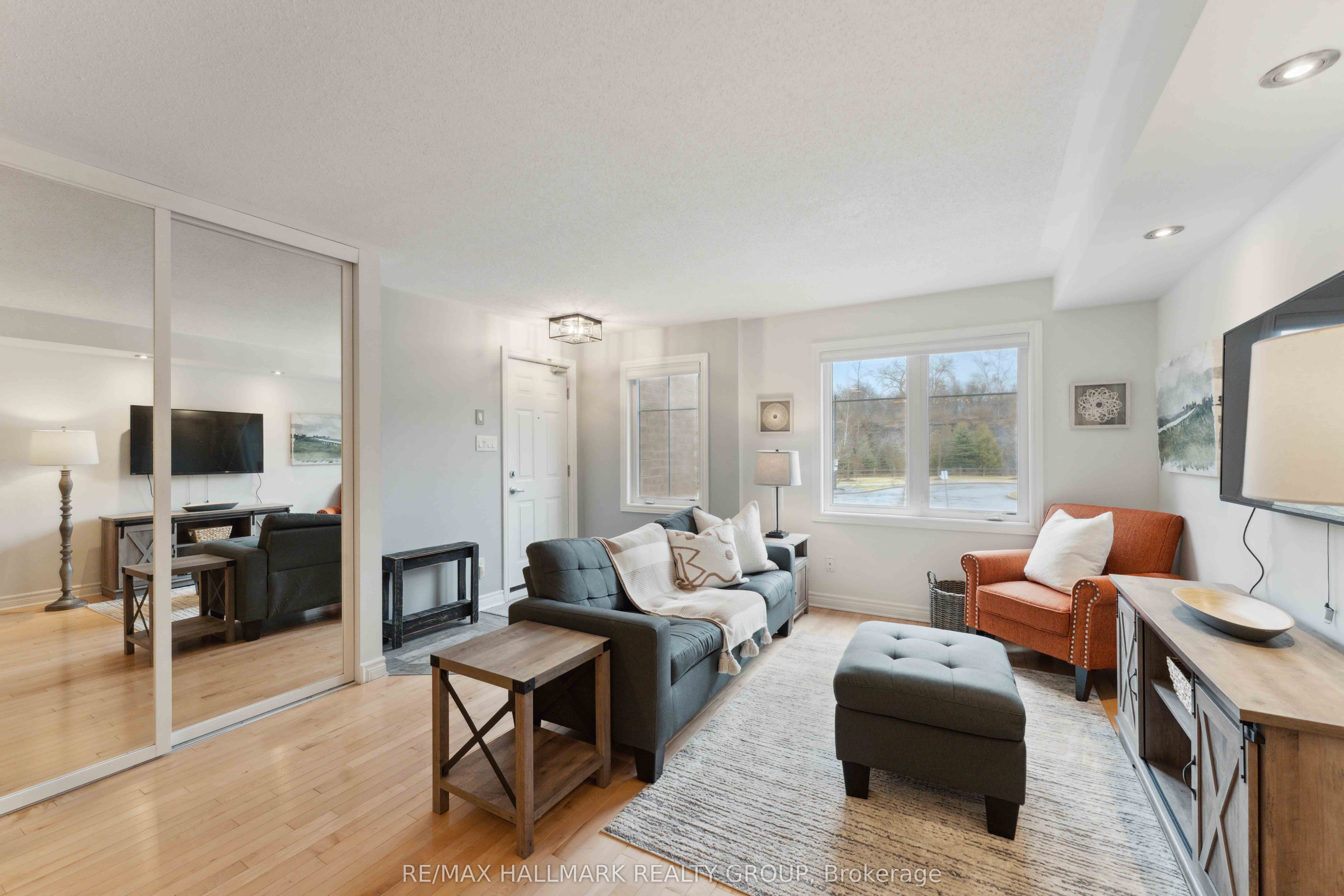 293a Titanium Private Property Photo 5
